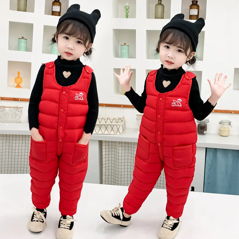 Mono cálido de invierno para niño