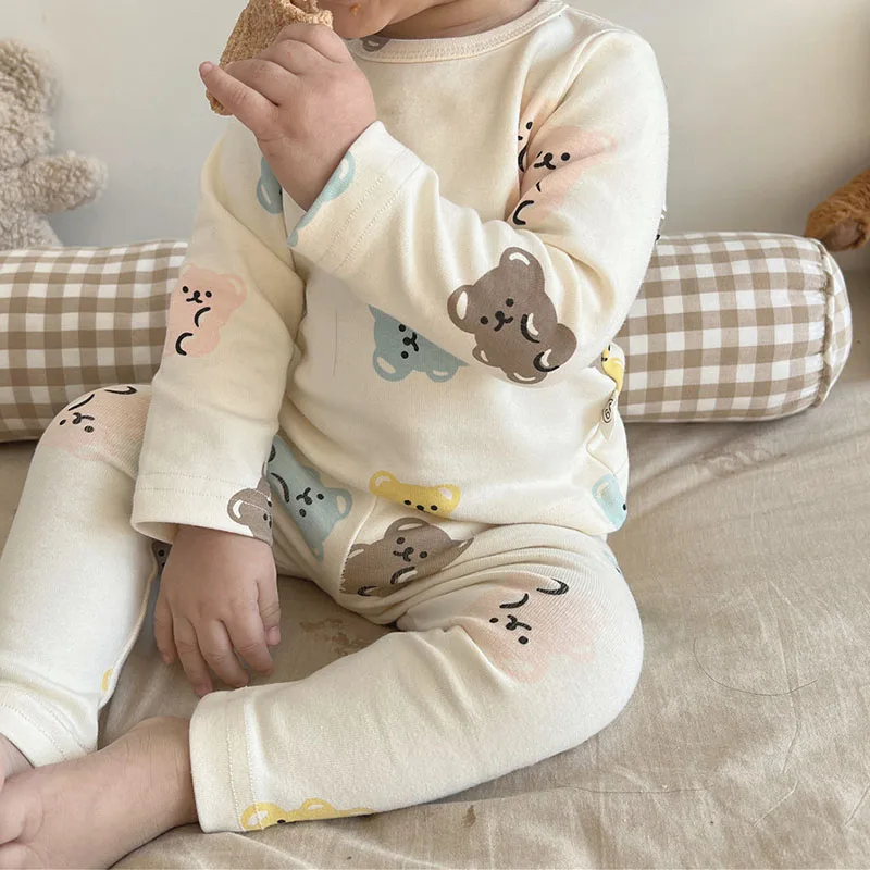 Blusa infantil y pantalones del conjunto