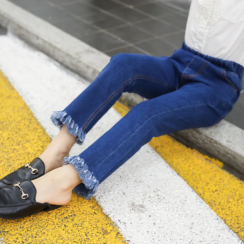 Vaqueros acampanados con borlas para niñas – Estilo actual y moderno - imagen 5