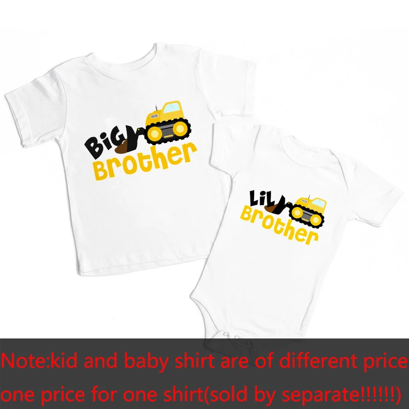 Camiseta puesta en modelo infantil