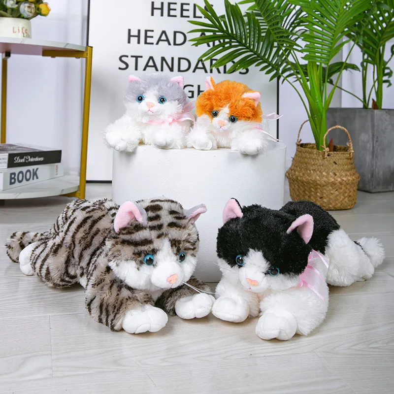 Gato falso de peluche en distintos acabados y colores
