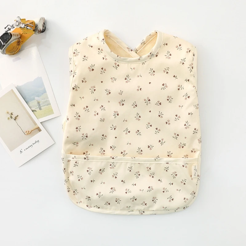 Babero impermeable para bebé con bolsillo y paño de eructar incluido - imagen 5