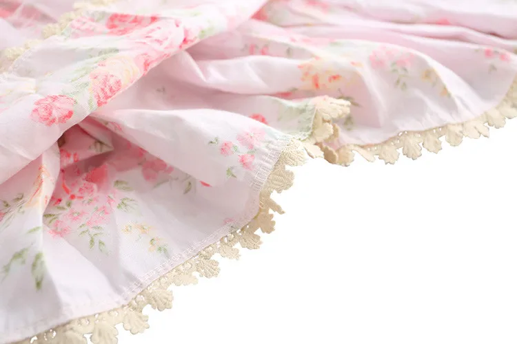Vestido floral en look de fiesta infantil