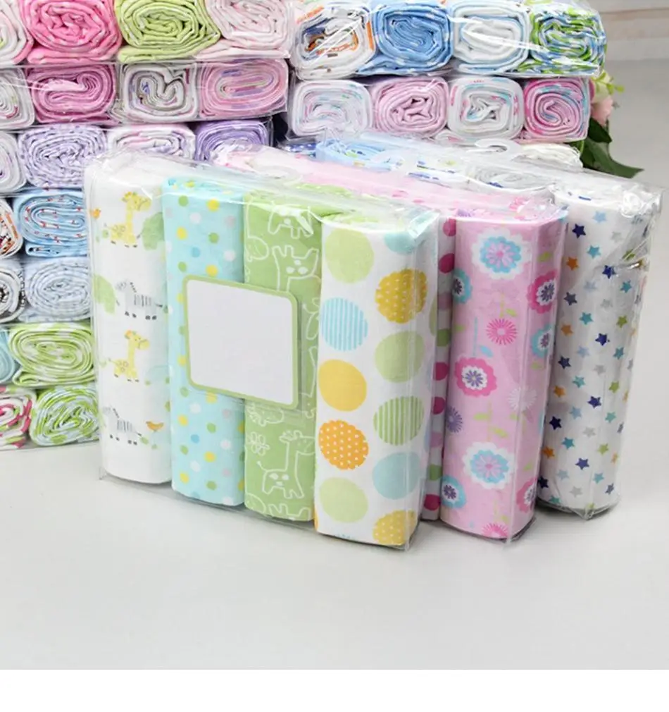 Pack de 4 mantas de muselina con estampados variados listas para usar