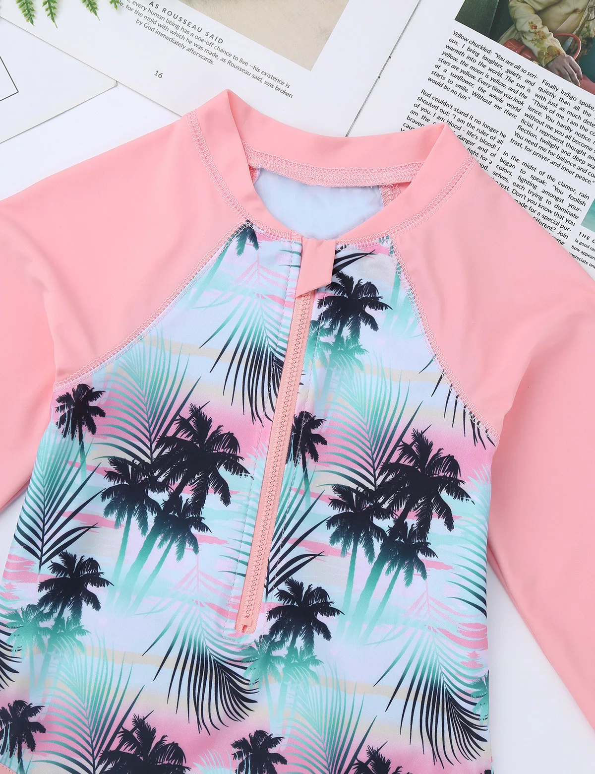 Estampado floral con motivo tropical
