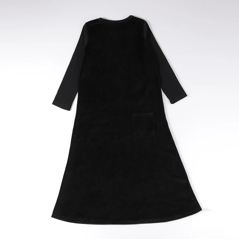 Vista frontal del vestido negro