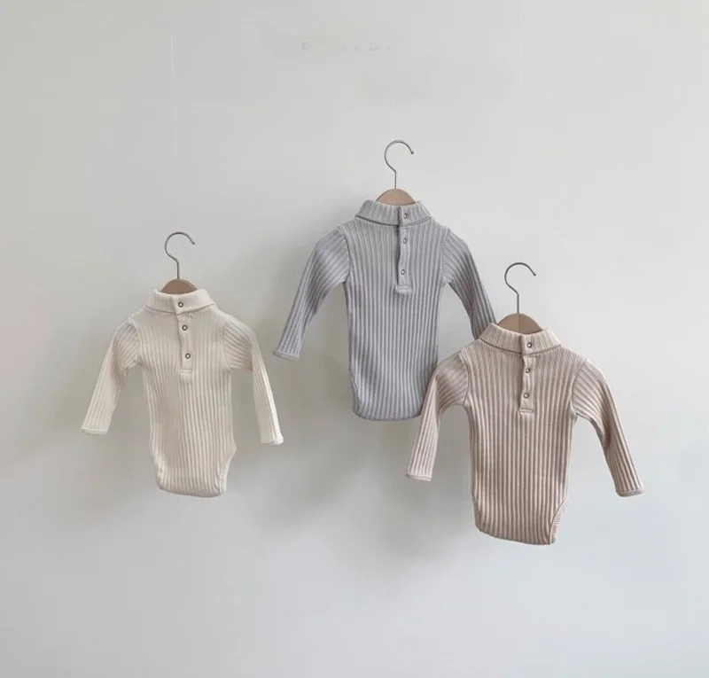 Mono para niña con diseño ajustable