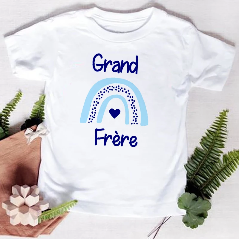 Camiseta de moda para niños con colores arcoíris