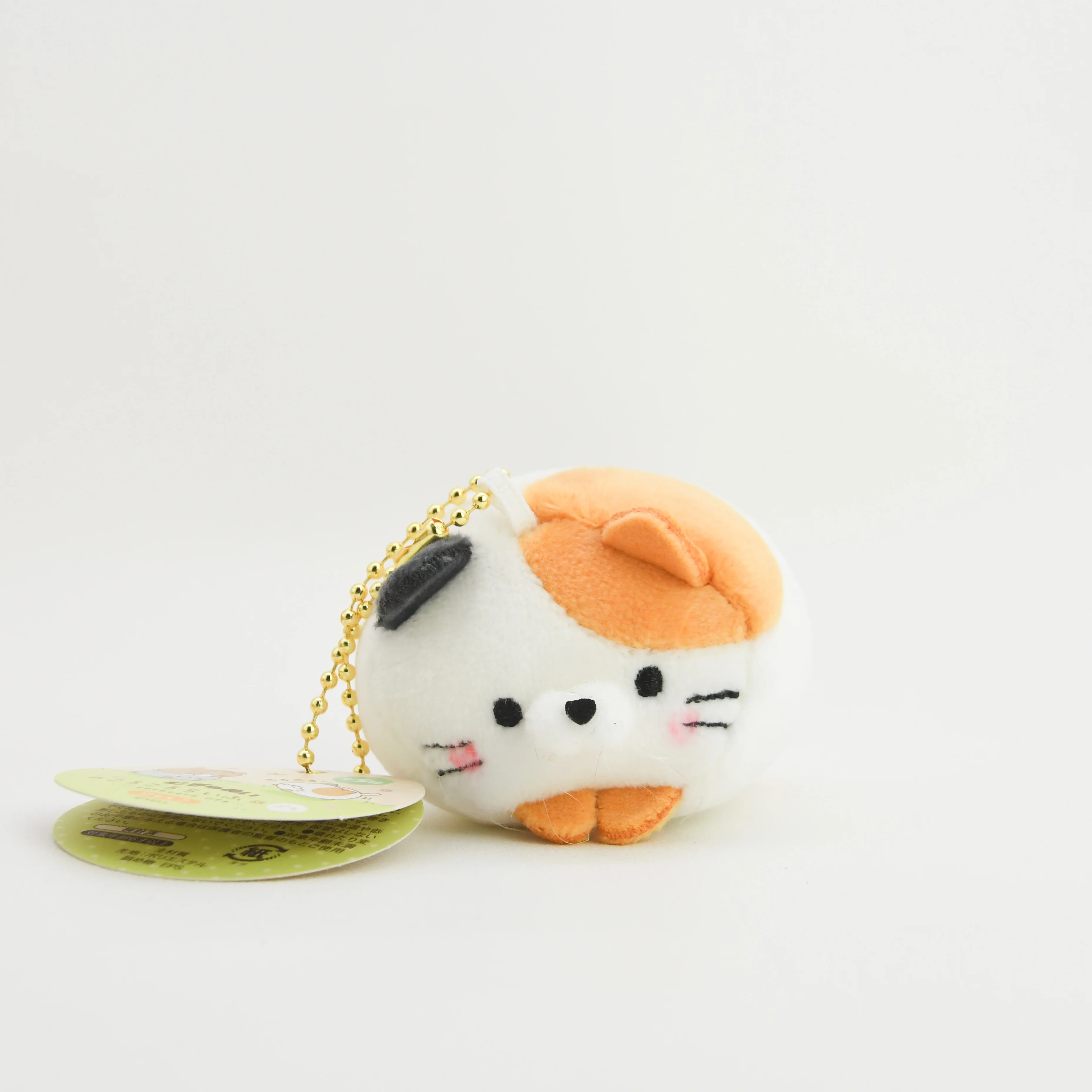 Gatos de peluche como decoración