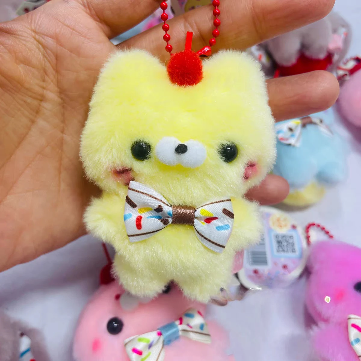 Yell peluche colgante Sukutto Tacchi-san con lazo de cereza - imagen 3