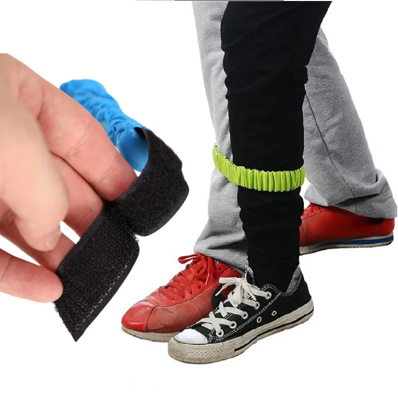 Detalle de la cuerda elástica con velcro