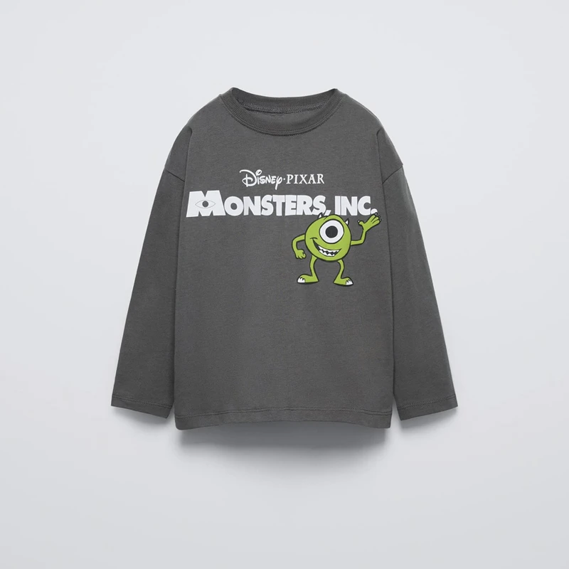 Camiseta infantil con manga larga y cuello redondo
