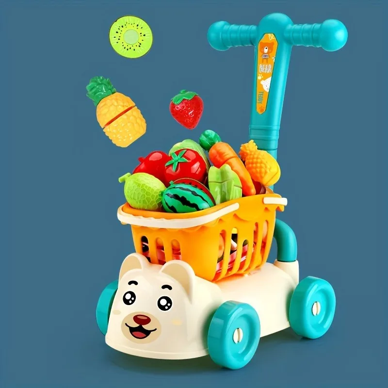 Carrito de compras para niños con comida de juguete y frutas frescas