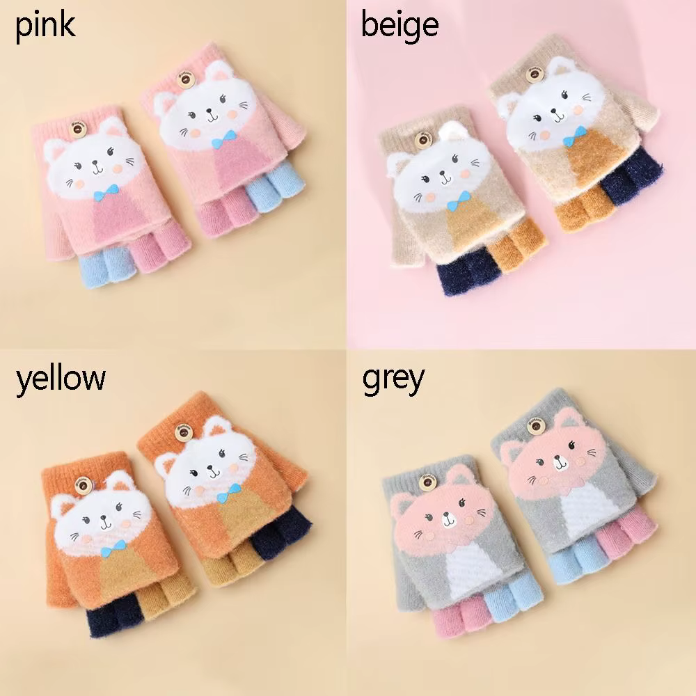 Guantes beige en mano