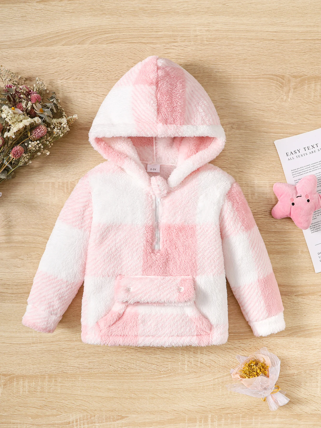 Sudadera con capucha rosa a cuadros para niña