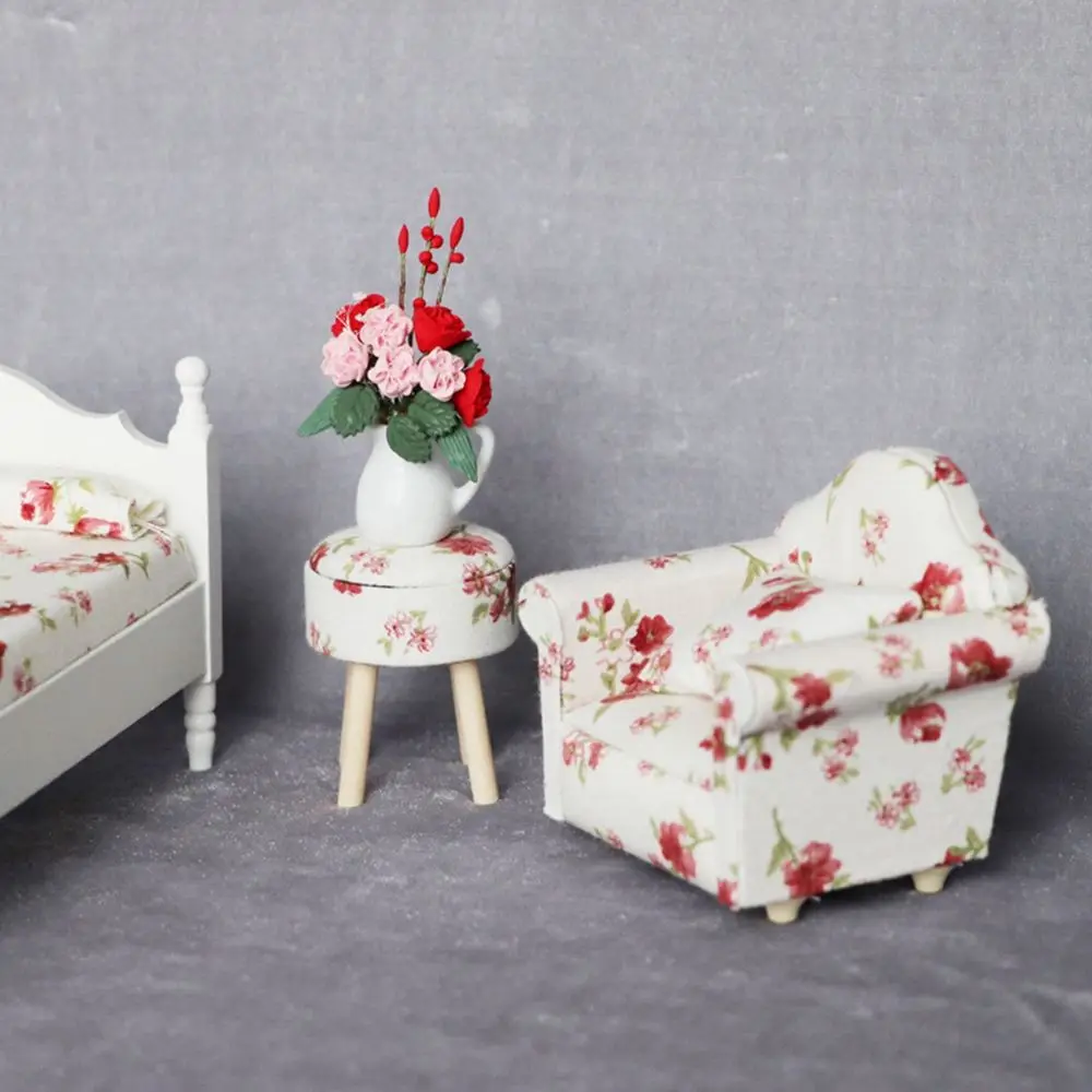 Taburete en miniatura de madera para casa de muñecas - imagen 5