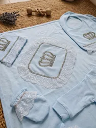 Conjunto de algodón para recién nacido azul claro con corona