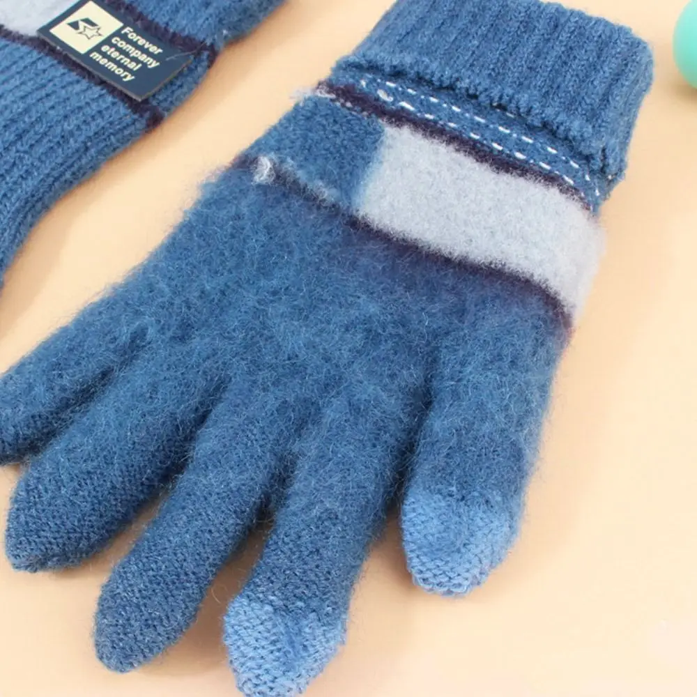Par de guantes táctiles infantiles color caramelo