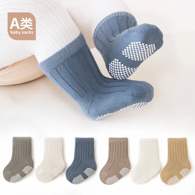 Calcetines antideslizantes para bebés de algodón de color sólido - imagen 2
