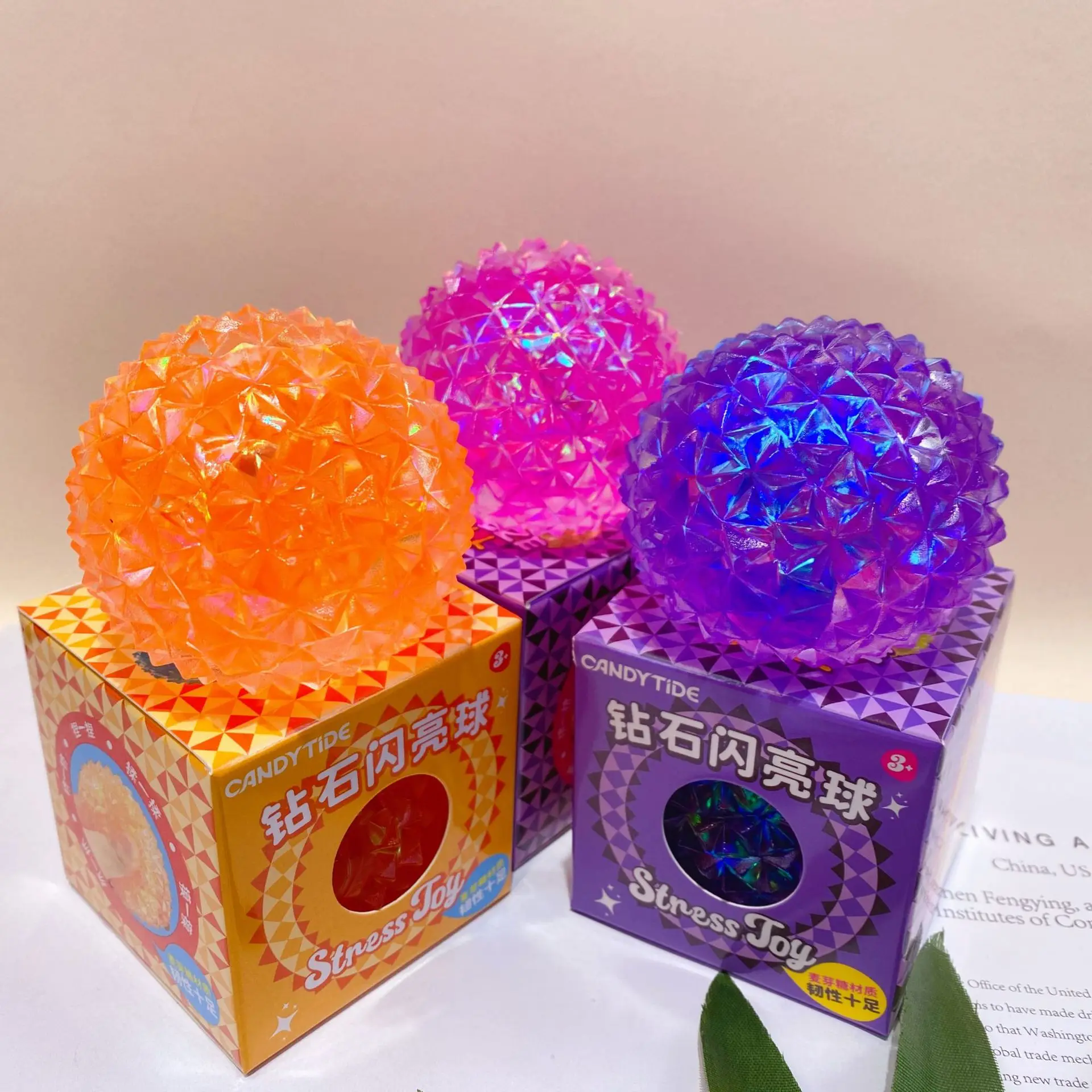 Bola antiestrés brillante en forma de diamante relajante para niños