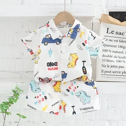 Ropa de verano para bebé: camiseta estampada y pantalón corto