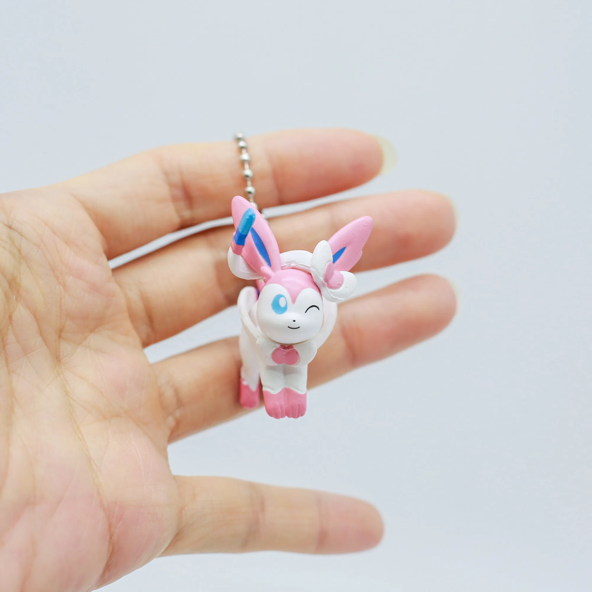 Figura de Pokémon Eevee y evoluciones – Caja sorpresa con llavero - imagen 3