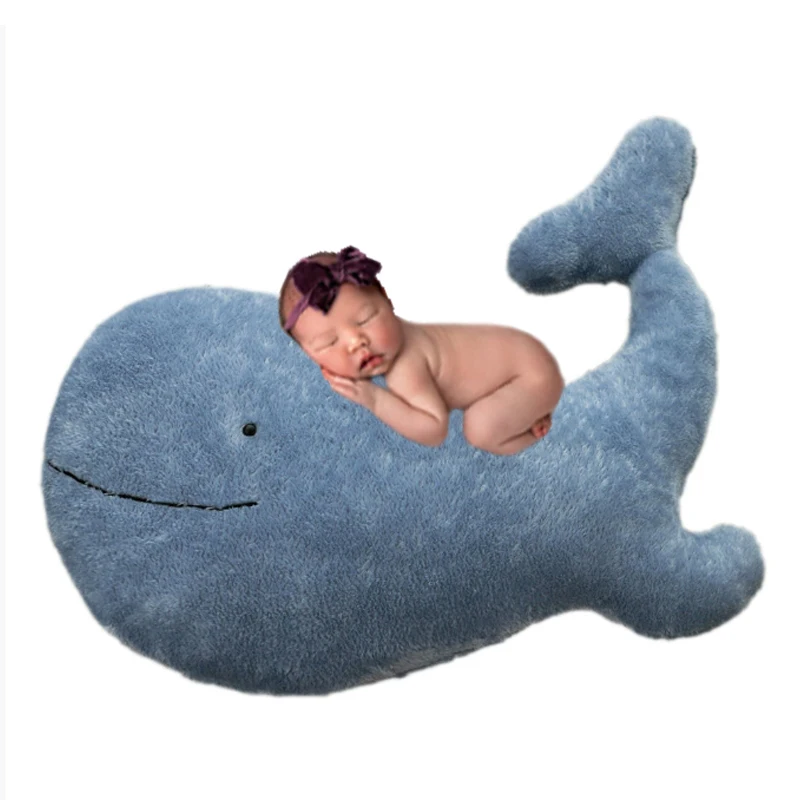 Almohada ballena de felpa para sesión de recién nacido