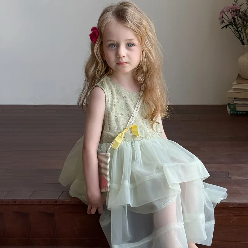 Vestido de princesa verde menta con tul en capas