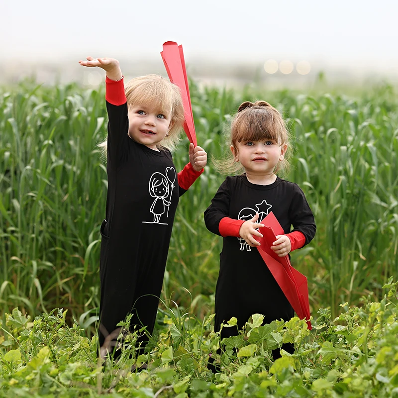 Pijamas de verano para niños a juego niño y niña con puños rojos - imagen 3
