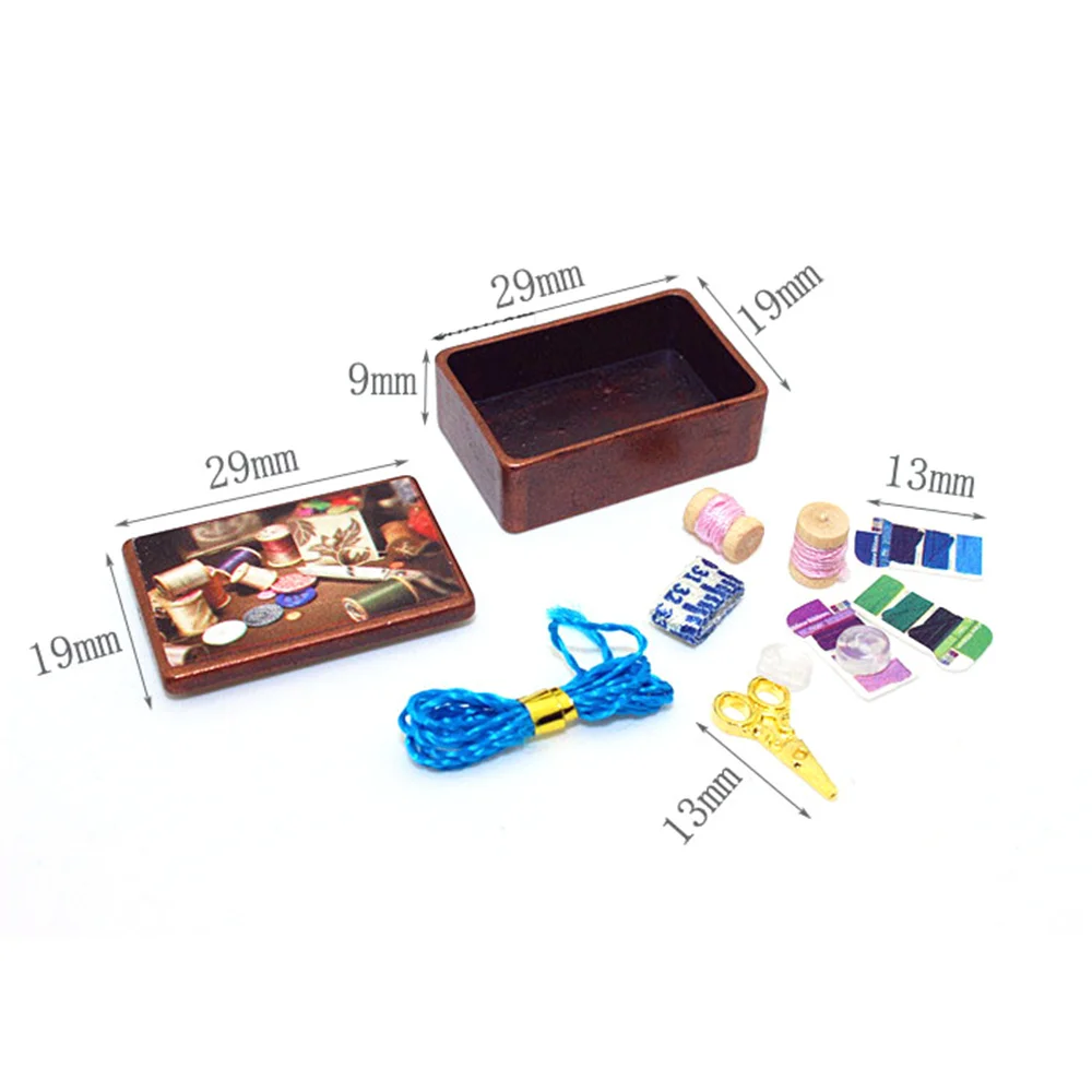 Accesorios de costura en miniatura: tijeras y regla