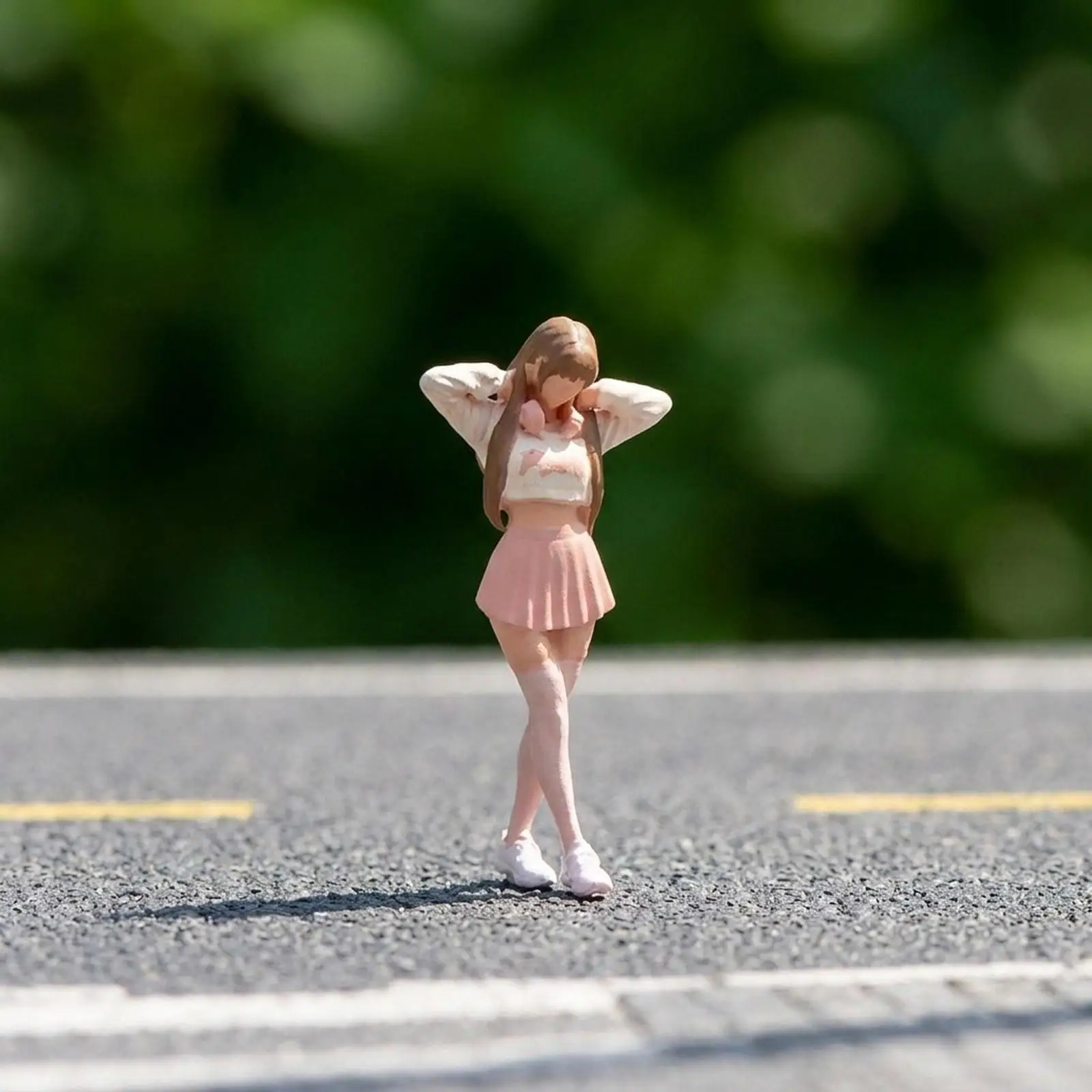 Figura de niña en miniatura de resina para diorama y manualidades - imagen 3