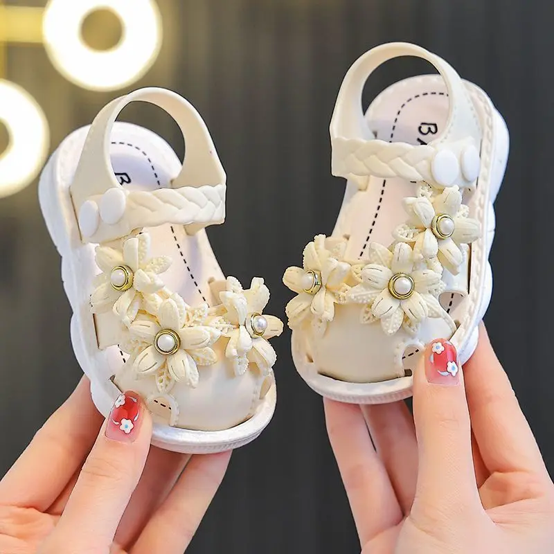 Sandalias de primeros pasos con perlas y flores, antideslizantes - imagen 4