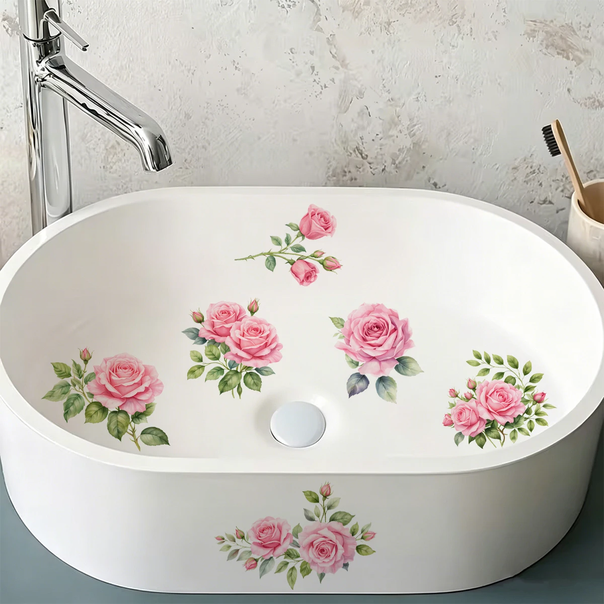 Diseño floral en acuarela sobre superficie lisa