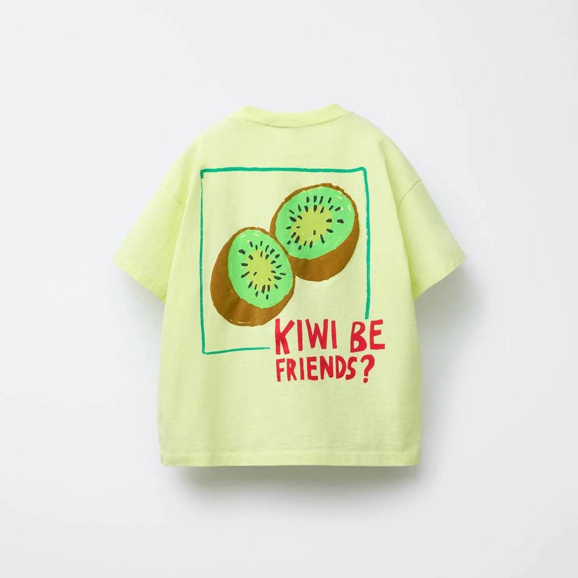 Vista de la camiseta con estampado