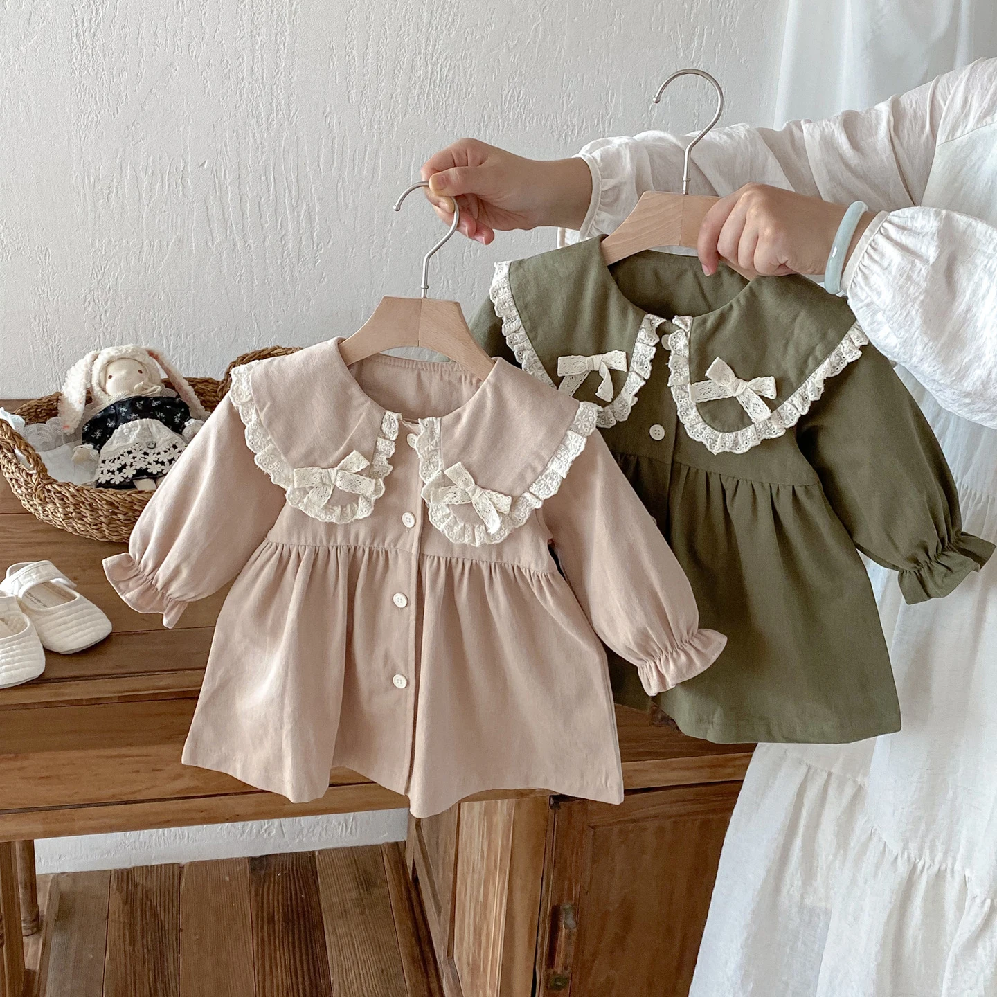 Abrigo para niña con cuello de encaje estilo vintage - imagen 2