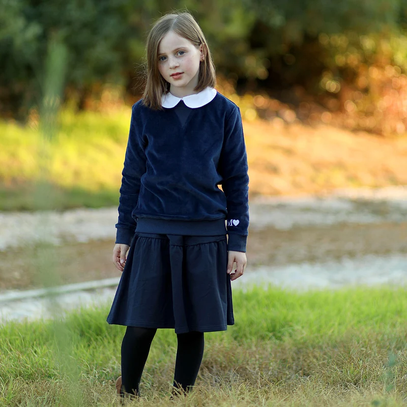 Detalle de la falda plisada infantil