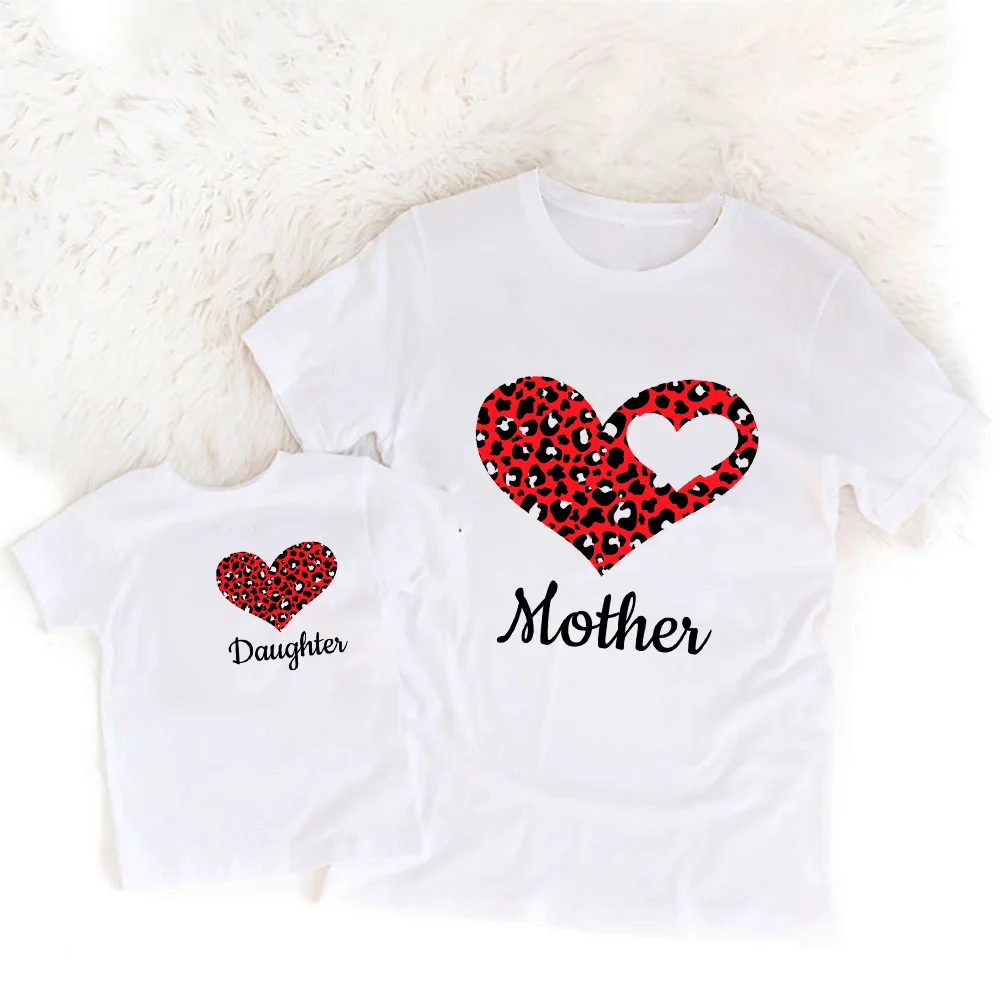 Camiseta familiar de verano con estampado de corazón leopardo - imagen 4
