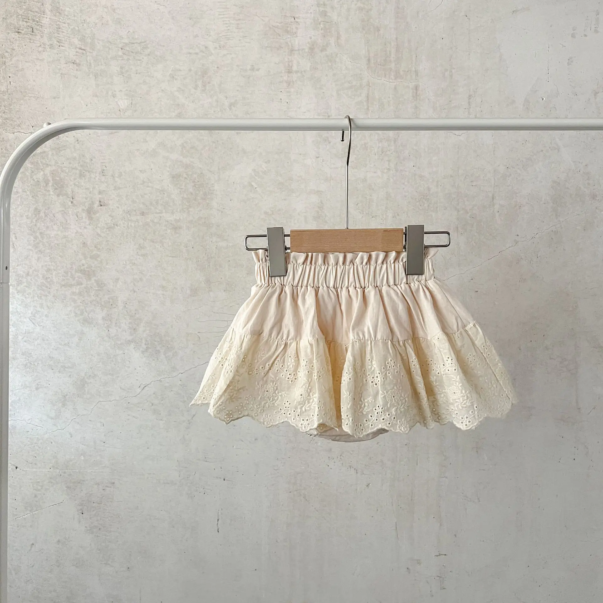 Mono de verano con estampado floral para niña pequeñas
