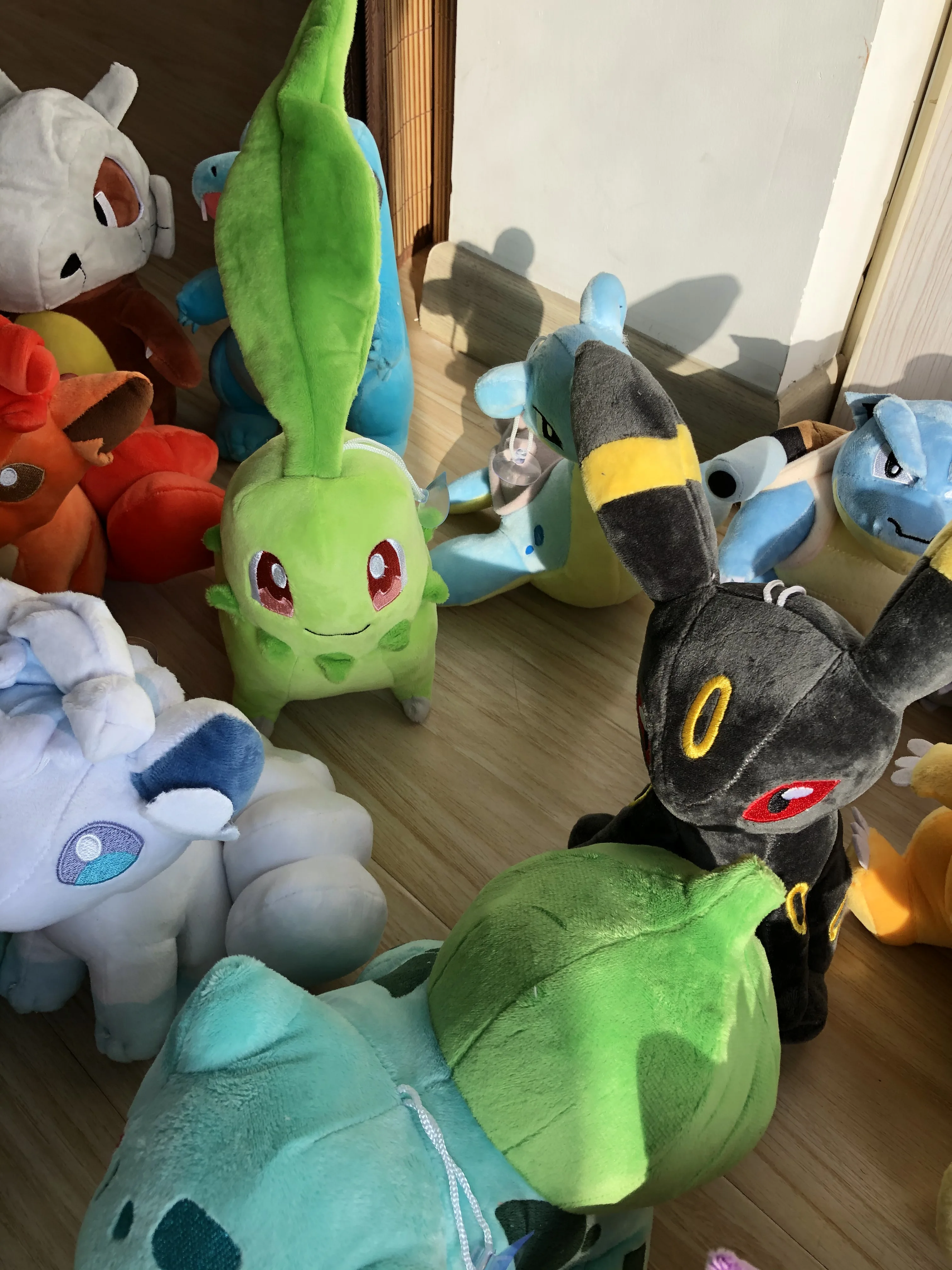 Peluche Pokémon con personaje estilo Sylveon