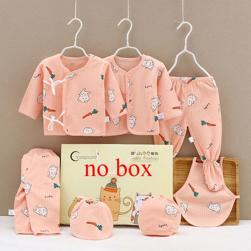 Piezas del conjunto: pantalones, babero y sombrero