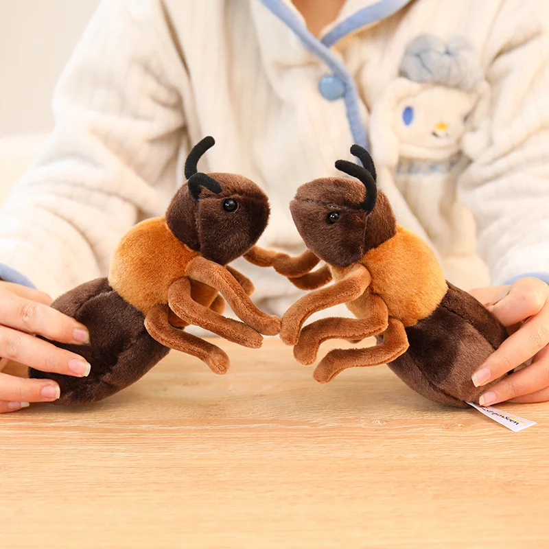 Peluche de hormiga para decorar y jugar