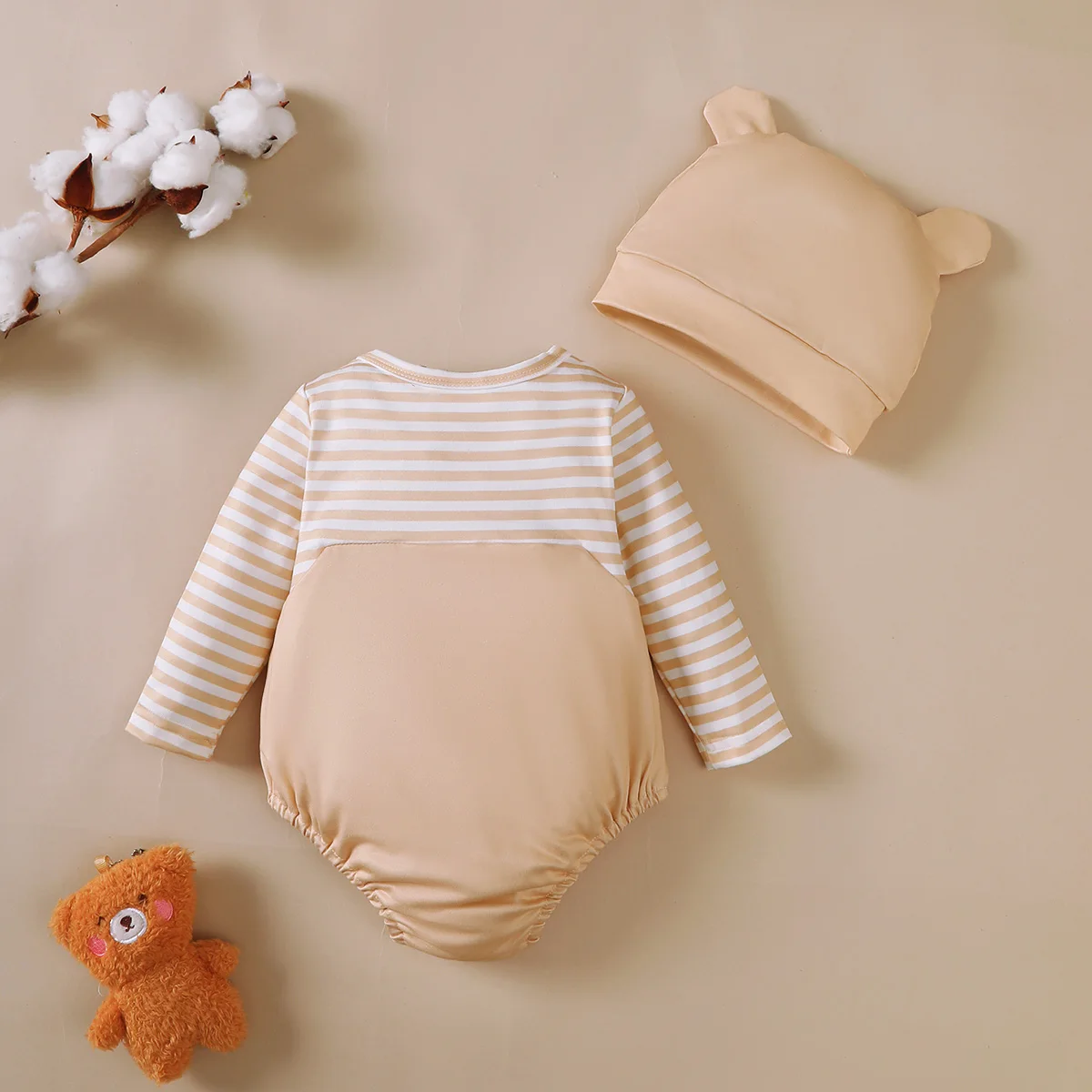 Body de recién nacido a rayas con gorro osito para otoño - imagen 3