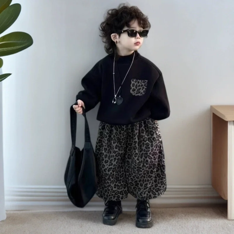 Conjunto de otoño para niños con sudadera y pantalón estampado - imagen 4
