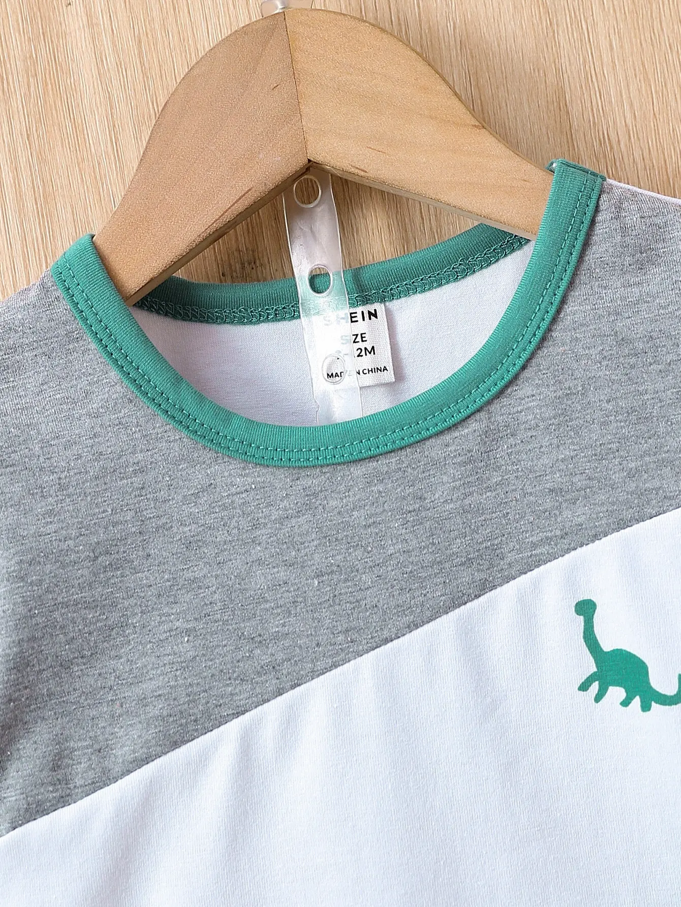 Conjunto bebé camiseta cuello redondo y pantalón corto cómodo - imagen 5