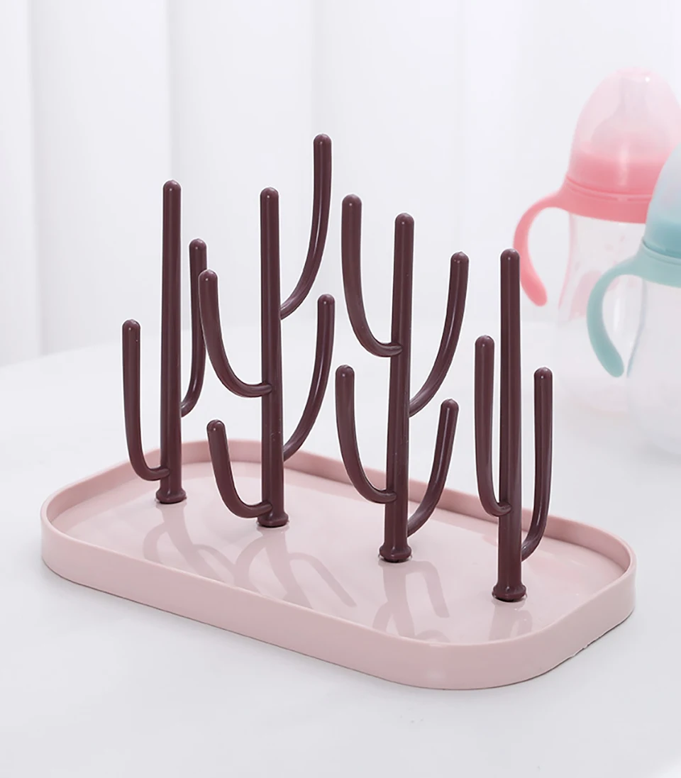 Estante secador de botellas con diseño rosa y beige