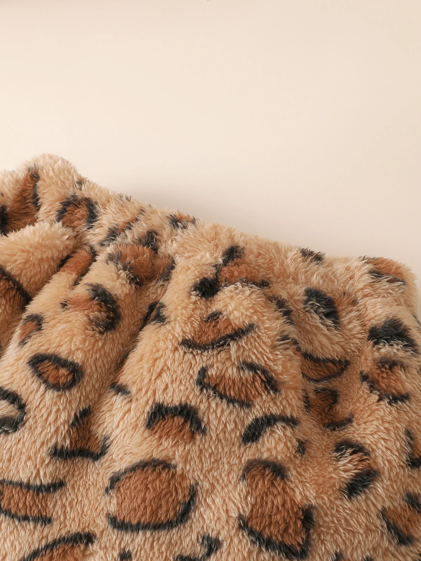 Conjunto de invierno para niña con top de felpa, falda leopardo - imagen 3