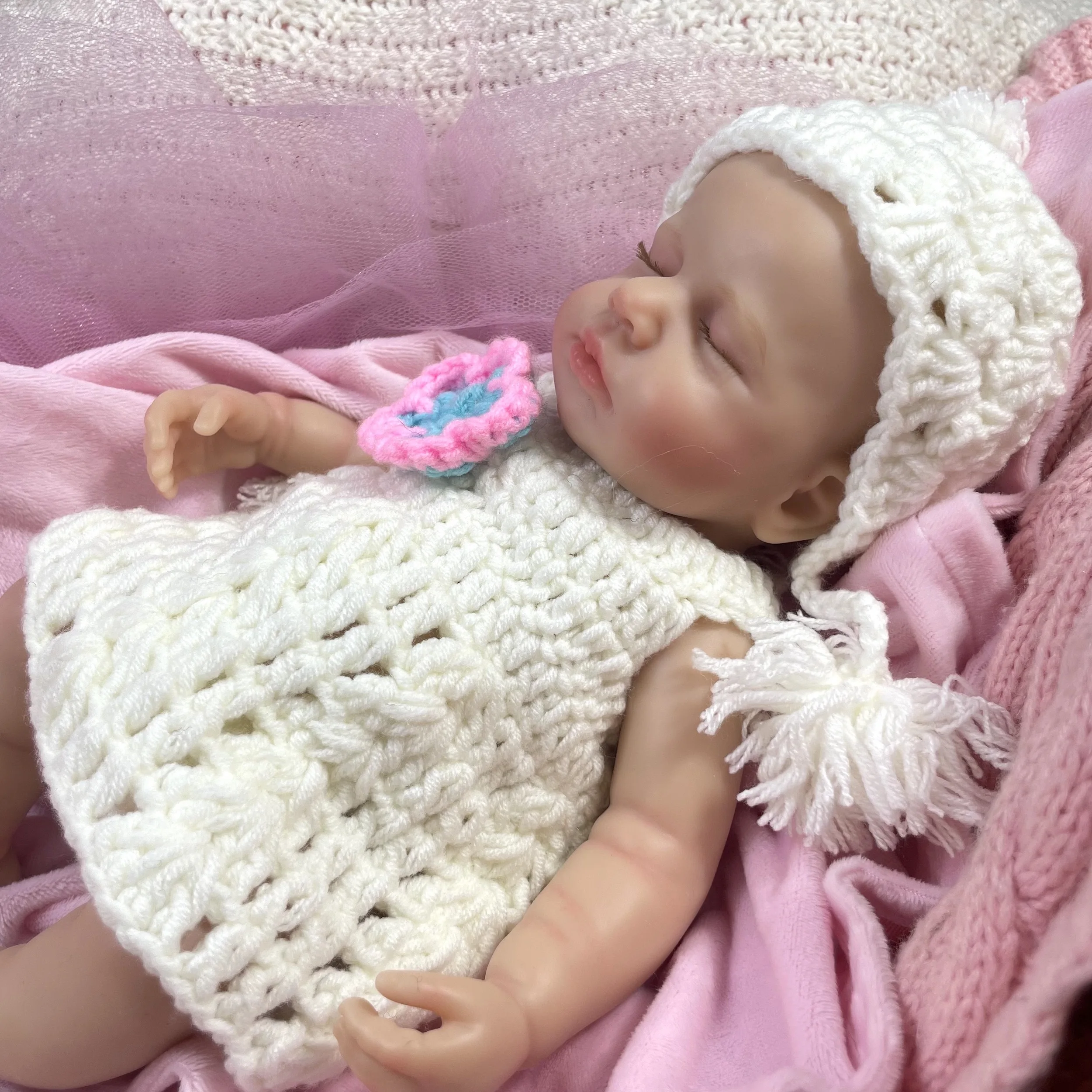 LouLou Girl mini muñeca reborn de silicona lavable acabado pintado - imagen 4