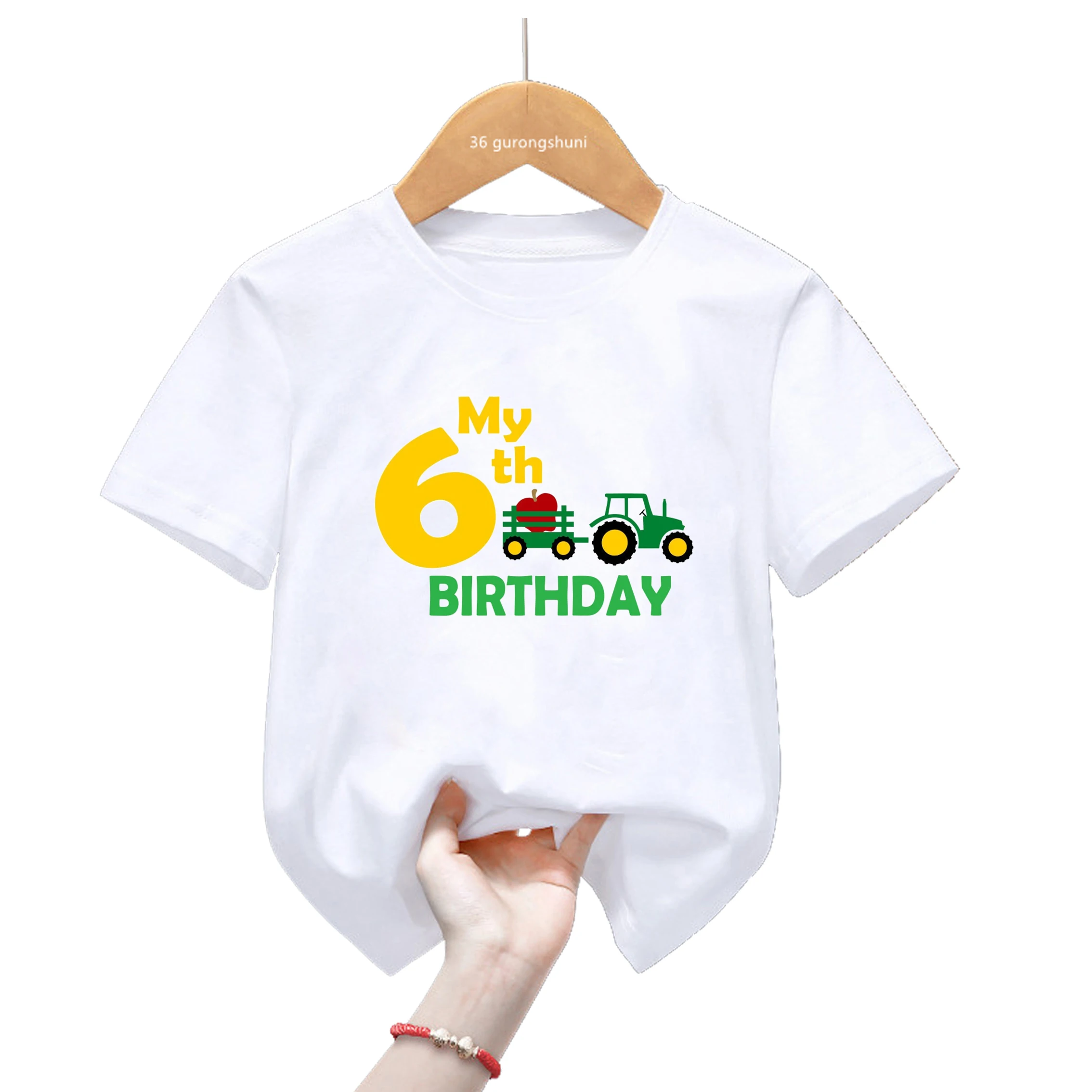 Conjunto de diseño con tractor y números