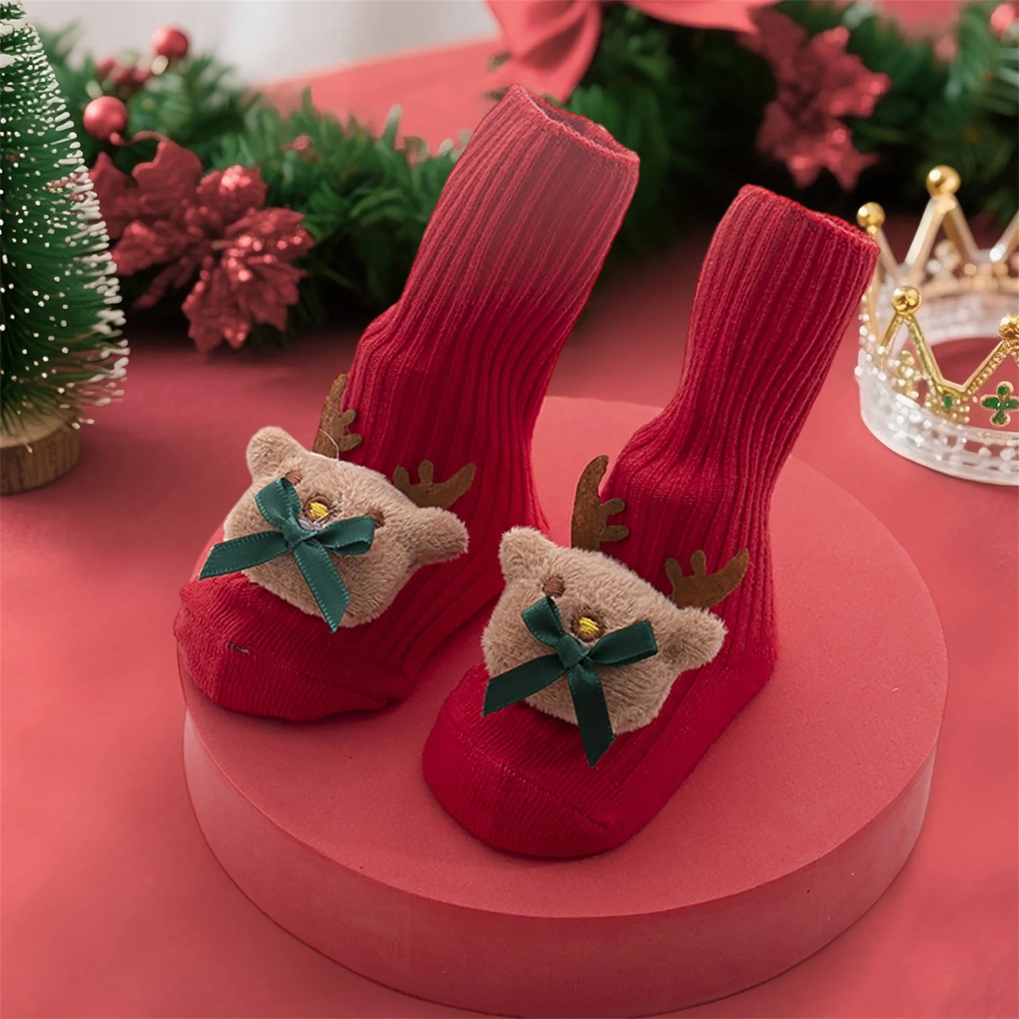 Diseño rojo de árbol de Navidad estilo punto para bebé