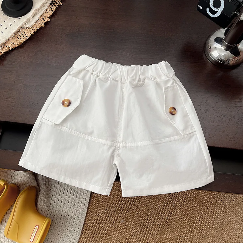 Conjunto de verano para niño: camiseta a rayas y pantalón corto blanco - imagen 2